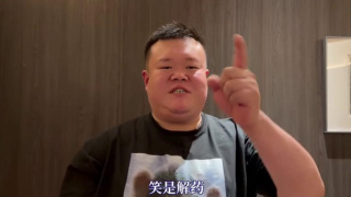 他扒开我的内裤把舌头伸进